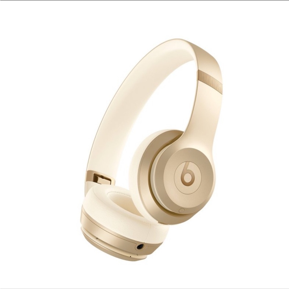 NIB Beats Solo 4 Gold Wireless Headphones 🥂